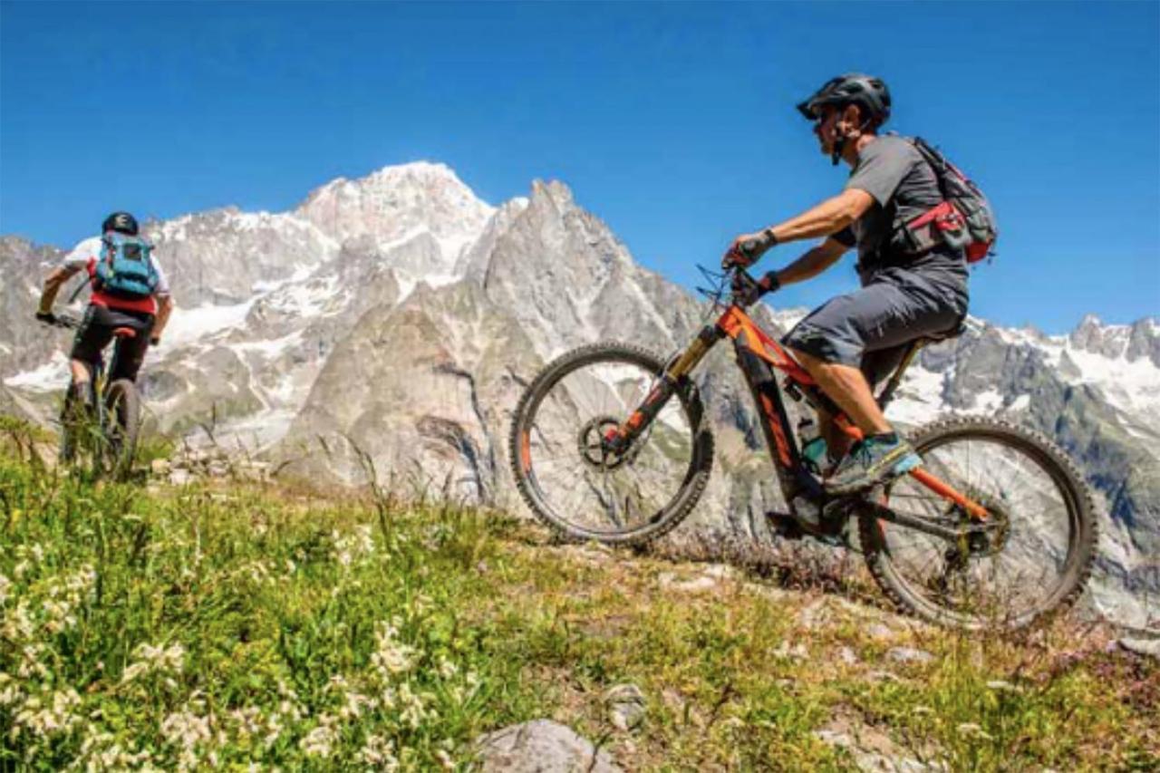 La Petite Apartment Courmayeur Bagian luar foto